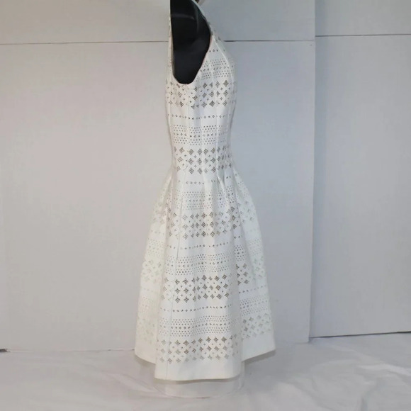 Eliza J - Picture 4 of 10